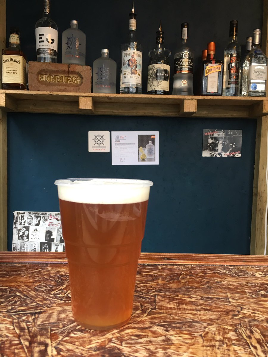 OffTheWalk1's tweet photo. @KraftyBrew brand new #Leith #Lager #sharp and #hoppy in the sun or tasty refreshing #daiquiri #edinburgh https://t.co/LAxZciqhM1
