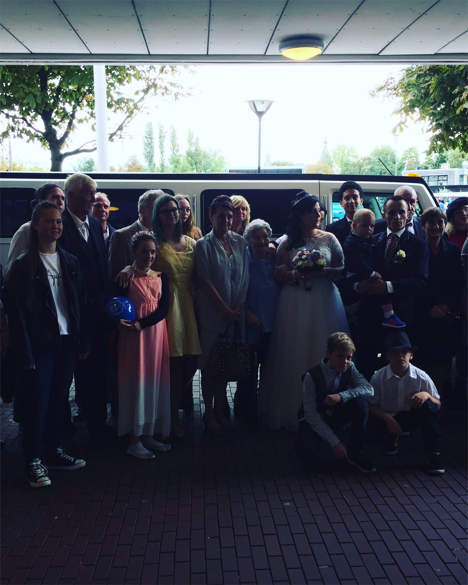 Limonodignl's tweet photo. #Poolse #bruiloft #Zoetermeer met de #Hummerlimo @gemZoetermeer https://t.co/NaLs7eHjXq