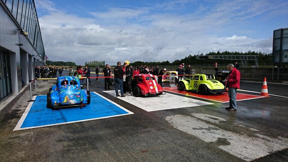 LegendsCars's tweet photo. Le podium en voiture ! 
#LCC2017 Round #5 sur le Circuit Paul Armagnac de Nogaro Podium Course 1 : 
@CircuitNogaro https://t.co/Mf5MeCKxlR