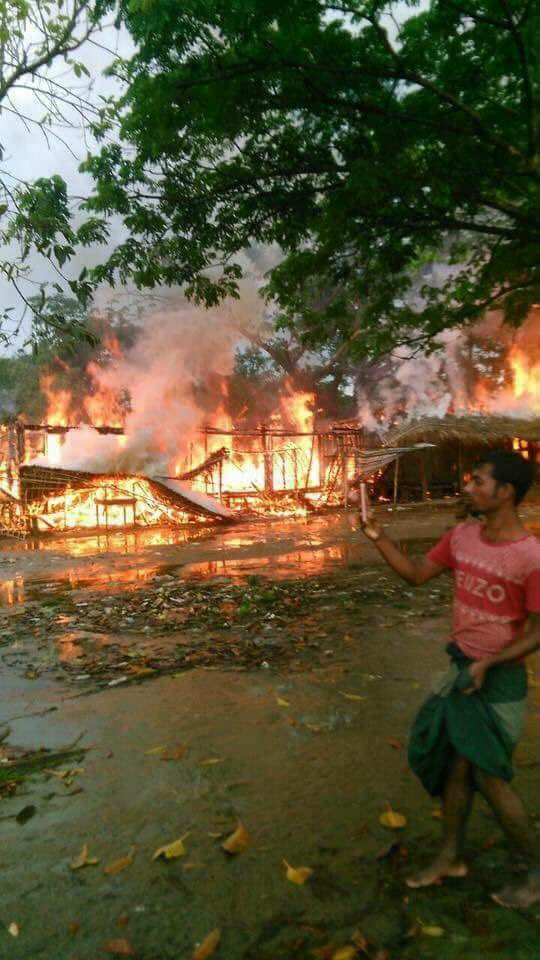 mgpyimoe's tweet photo. @junitekhan @ZawHtayMyanmar @matthewfsmith @hrw @UN One of #Bengali_Extremist taking pic after burning their own house to the ground so he can beg for int' attention , pathetic ! https://t.co/Zn2YpMqKdT