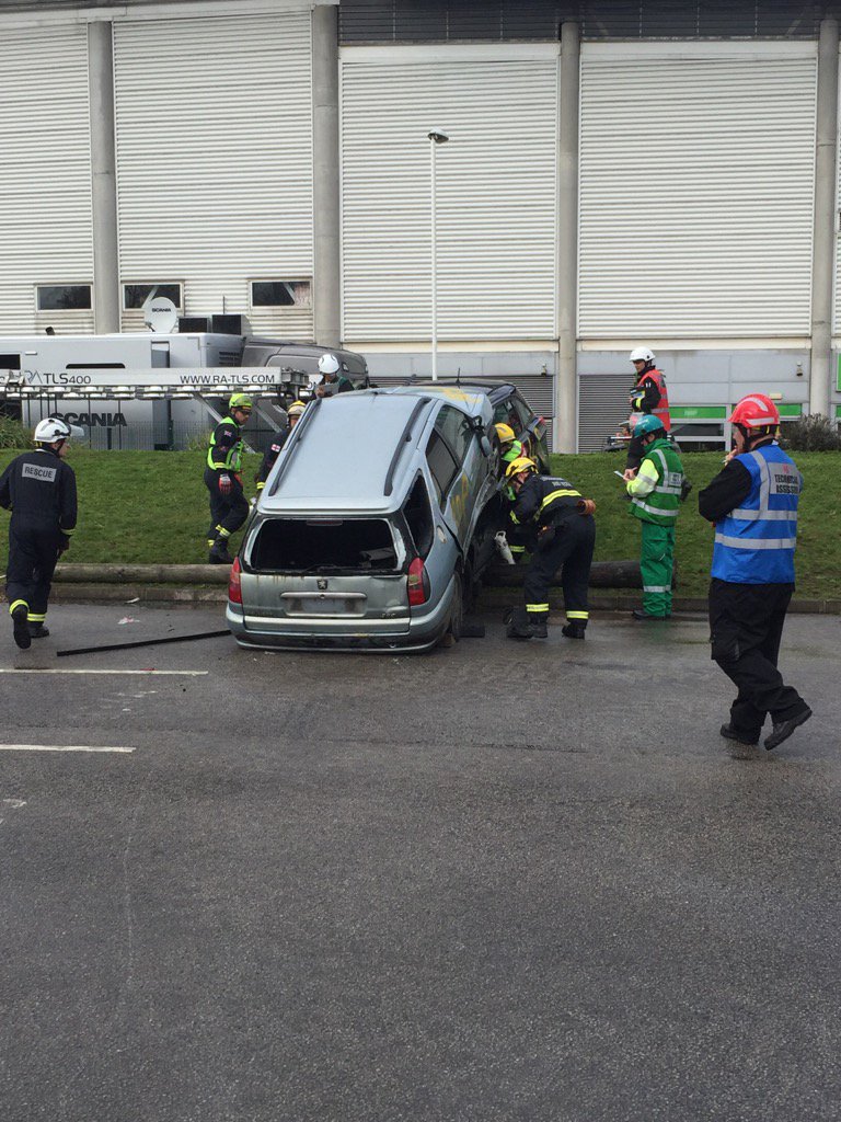 extricationLFR's tweet photo. @LincsFireRescue extrication team start their challenging complex scenario #2017ukro day 2 https://t.co/MWmgTuX3qy