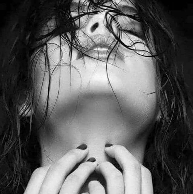 اللهم لا تعلقني بأحد فيكسرني ..💔     ولا تعلق أحد بي فأخذله..💔