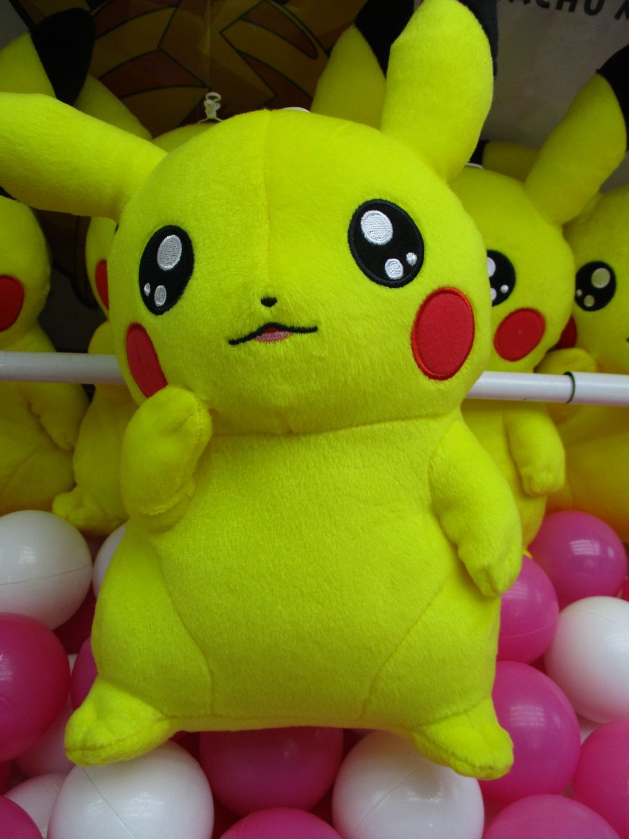 サープラ長野 心を燃やせ 皆 大好きなピカチュウのぬいぐるみも新入荷しました 目がきらきらしてる方が ピカチュウマニア あまえんぼうピカチュウ と目が点の方が めちゃでかメタモンぬいぐるみ ピカチュウ です ピカチュウの偽物もい