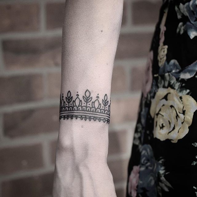 tattooideas__'s tweet photo. Wrist tattoo by jessi james #WristTattoos https://t.co/wW2bSnLWXv https://t.co/CWOmMuhWWx