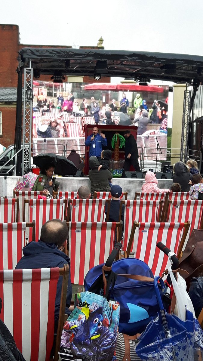 LongshawHelen's tweet photo. Oldham live is well on the way with swashbuckle next, live bands all evening #OldhamLIVE @EmployOldham https://t.co/c67giZAuZH