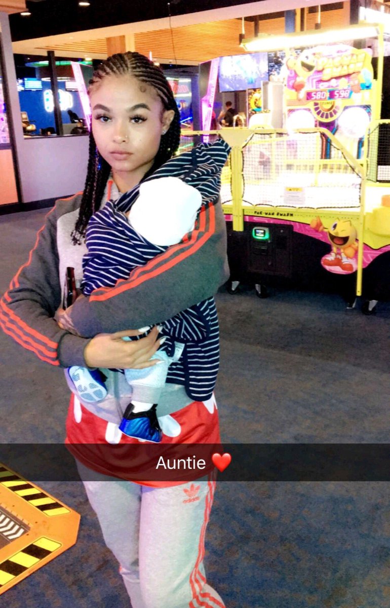 DailyIndiaLove's tweet photo. Auntie duties: @Indialoveinc https://t.co/smiRZQaJbG