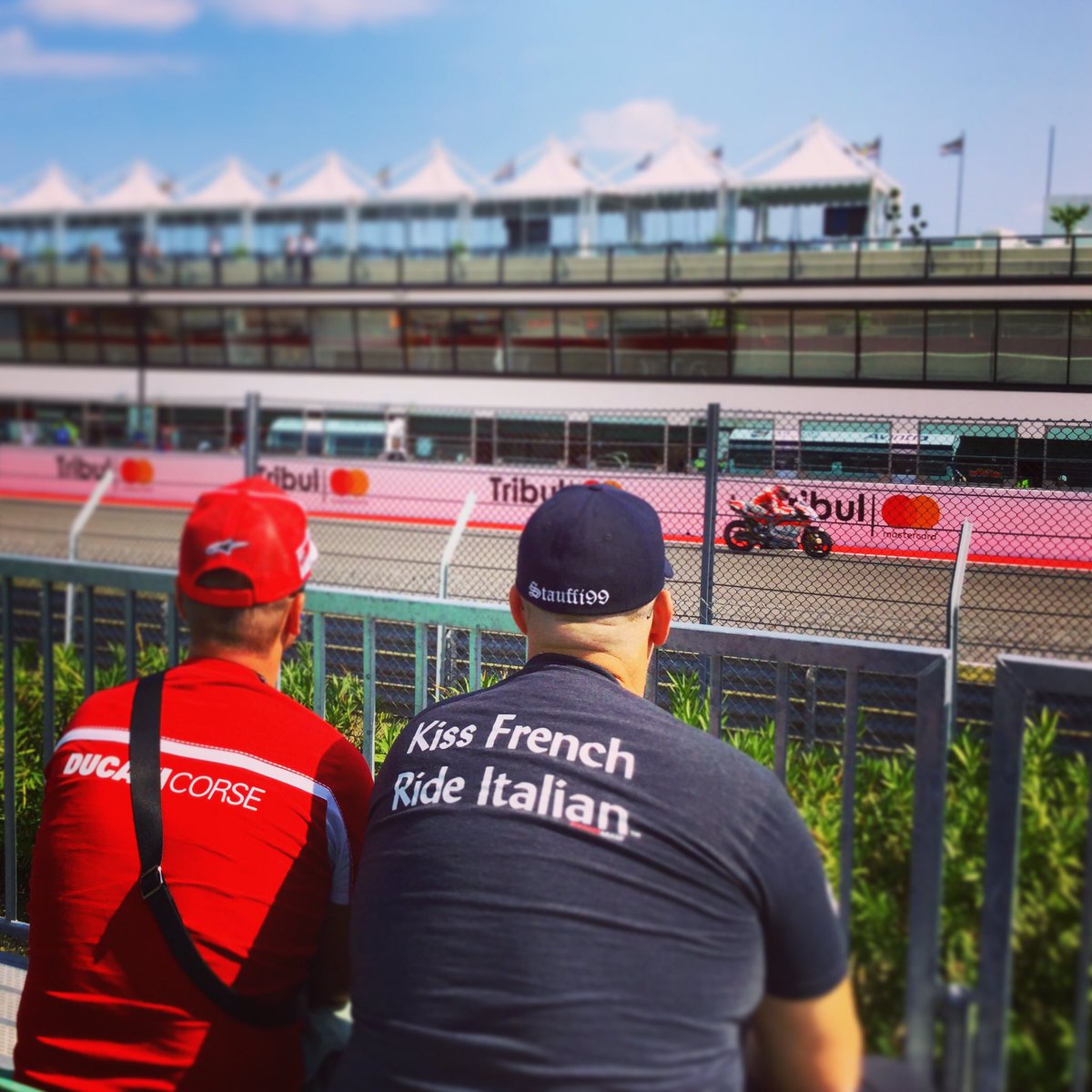 UnipolCorporate's tweet photo. #kissfrench 😘 #rideitalian 🏍💨🇮🇹 #forzaducati !! #SanMarinoGP https://t.co/Q2o1cpuCLX