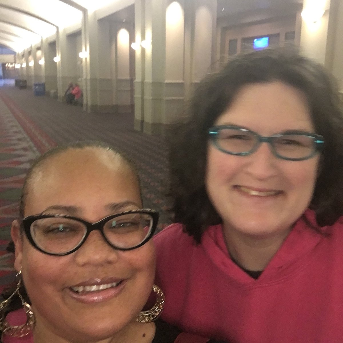 JoyfullyReviewd's tweet photo. #IIP17 scenes from @SillyJillyStein @KindleCousins / Jackie F https://t.co/Y1oUqgPA39
