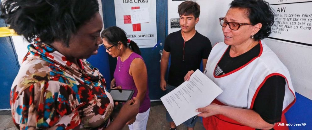 ABCWorldNews's tweet image. Florida Gov. Scott has called for 17,000 volunteers as Hurricane #Irma appears poised to make landfall this weekend. abcn.ws/2f9oKUU