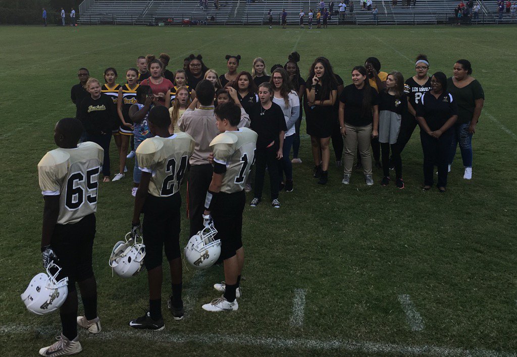 grantbell7's tweet photo. @RobCoSchools #WeAreRCSTN SMS choir scholars sang the nat. anthem for the SMS-CMS football game. Sounded like angels! https://t.co/o6bIAKbT7C