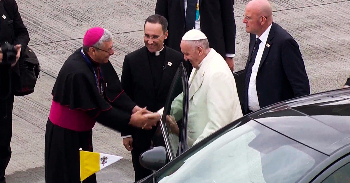 elpapacol's tweet image. El Papa Francisco inicia su agenda del día de hoy, aborda en este momento el #ViajeDeEsperanza hacia Medellín