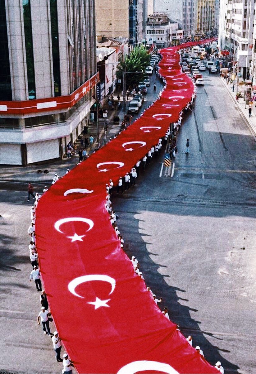 Sevmek var, bir de İzmir gibi sevmek var... 🇹🇷 #mustafakemalatatürk