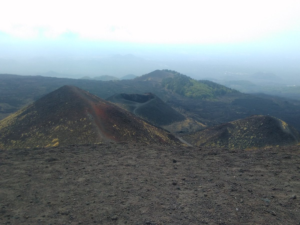 NiriaVan's tweet photo. Vista dai Crateri Silvestri, sul #vulcano  #Etna, 2000m s.l.m. https://t.co/mphhYV1Hs1