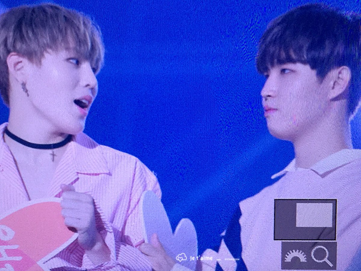 perfect_seng's tweet photo. 자꾸 라비님이랑만 다니는 횽아하테 단단히 삐친 째니 느낌⁉ㅋㅋㅋㅋㅋㅋㅋㅋㅋㅋㅋㅋㅋ
짼: 떵우니횽아 또 어디가게? 
운: 아〰 째나 잠깐만..
짼: 띠로,,나두 데꾸가🙁 https://t.co/WqL6GC3knZ