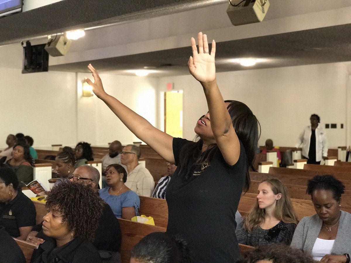NewSamaritan's tweet photo. We NEED the FIRE 🔥 #PrayerSummit2017 #Fire #Worship https://t.co/K4VaRCtFKl