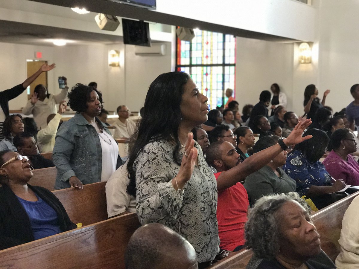 NewSamaritan's tweet photo. We NEED the FIRE 🔥 #PrayerSummit2017 #Fire #Worship https://t.co/K4VaRCtFKl