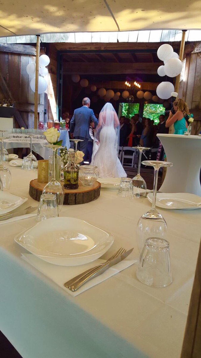 RestaurantFox's tweet photo. Ondertussen trouwen we ook op #Beverborg #foxcatering #cateringTwente https://t.co/ERd3fXpVtA