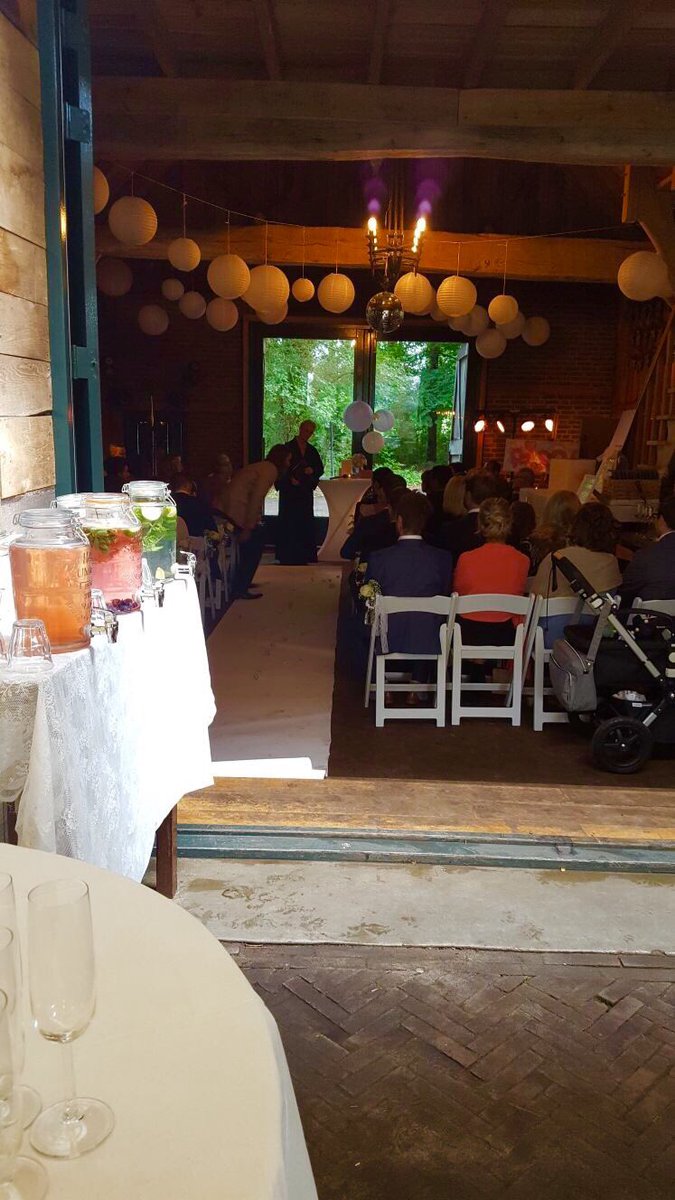 RestaurantFox's tweet photo. Ondertussen trouwen we ook op #Beverborg #foxcatering #cateringTwente https://t.co/ERd3fXpVtA