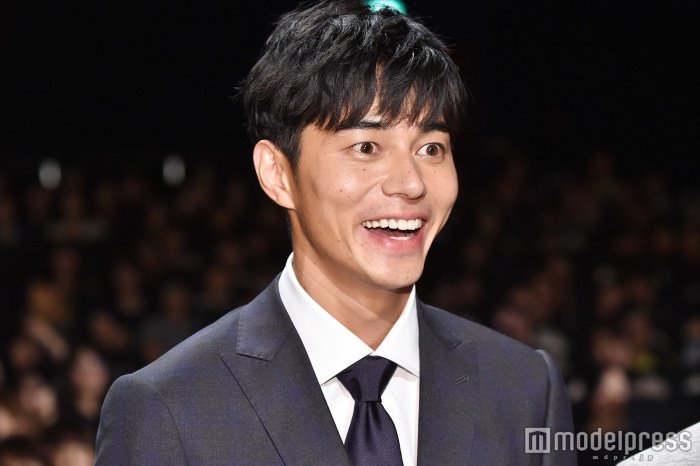 東出昌大さんの笑顔は 東出スマイル と呼ばれており 顔は笑ってるんだけど目が笑っていない と業界で評判とのこと Togetter 東出昌大さんの笑顔は 東出スマイル と呼ばれており 顔は笑ってるんだけど目が笑っていない と業界で評判とのこと Togetter