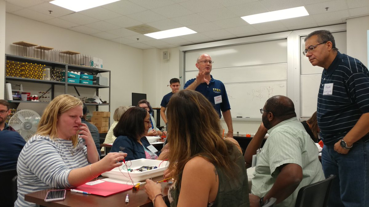 Gomez_tech's tweet photo. Learning about Electrical Circuits, Electromagnetics, and Electric Motors. #USNASTEM #STEM #Voltage #Amps #Fun https://t.co/wL8sECmEWw