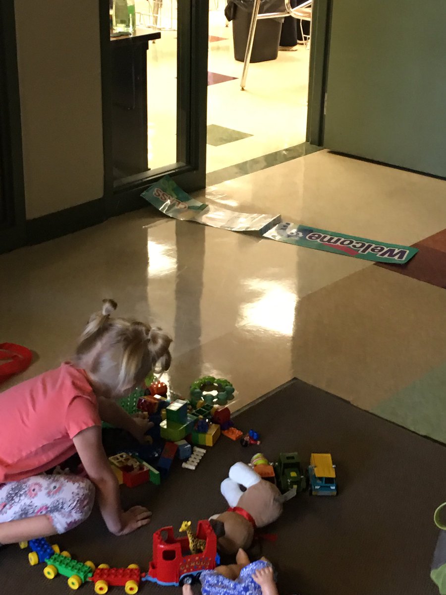 taft_elementary's tweet photo. @taft_elementary dedicated staff coming in  on Saturday to help new teacher setup room! #Taftfamily https://t.co/k4vVogqVyW