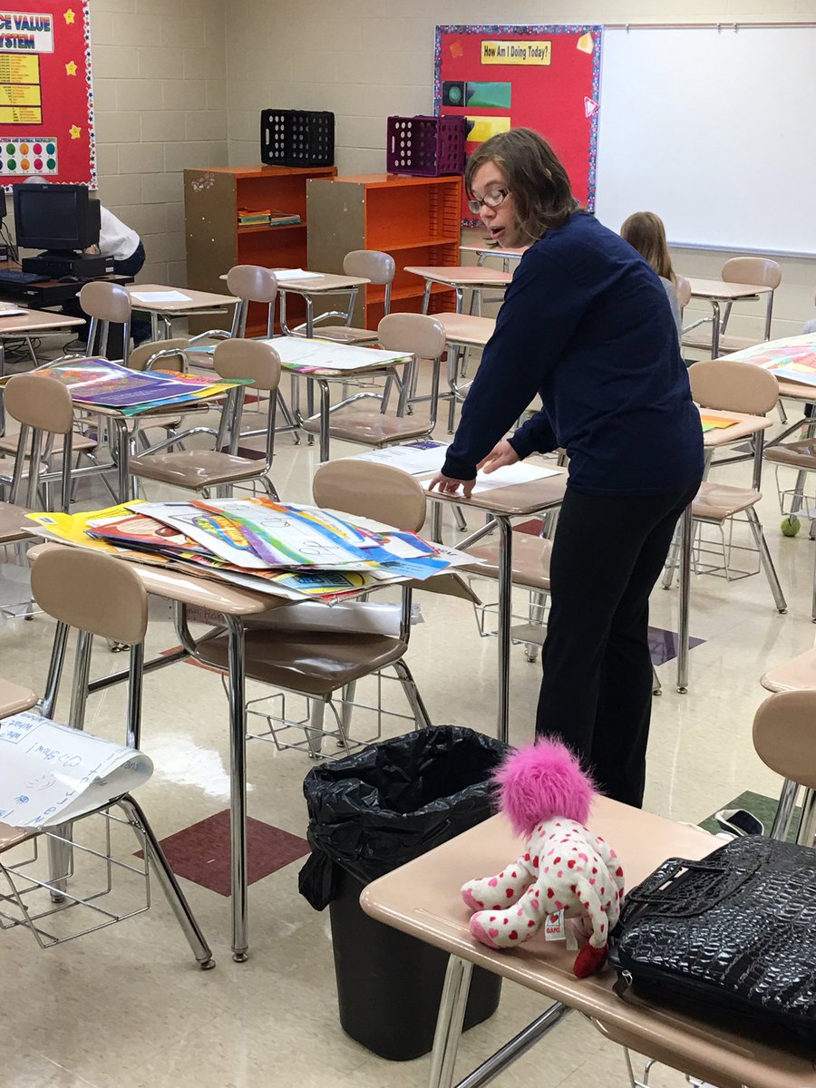 taft_elementary's tweet photo. @taft_elementary dedicated staff coming in  on Saturday to help new teacher setup room! #Taftfamily https://t.co/k4vVogqVyW