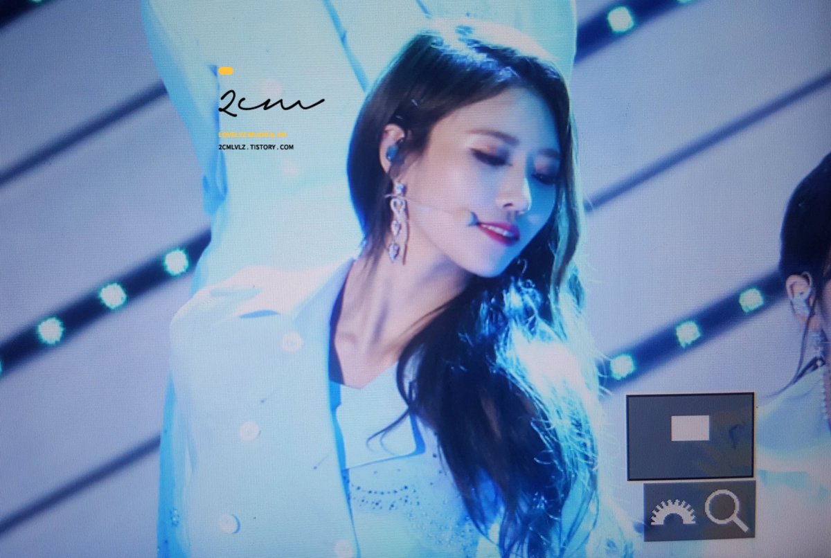 2cm_memj's tweet photo. 170909 인천한류콘 #러블리즈 #Lovelyz #이미주 #미주 @Official_LVLZ preview⚡️
이센치 생은 오늘까지라고 합니다😇 https://t.co/ihAqLEqBm0