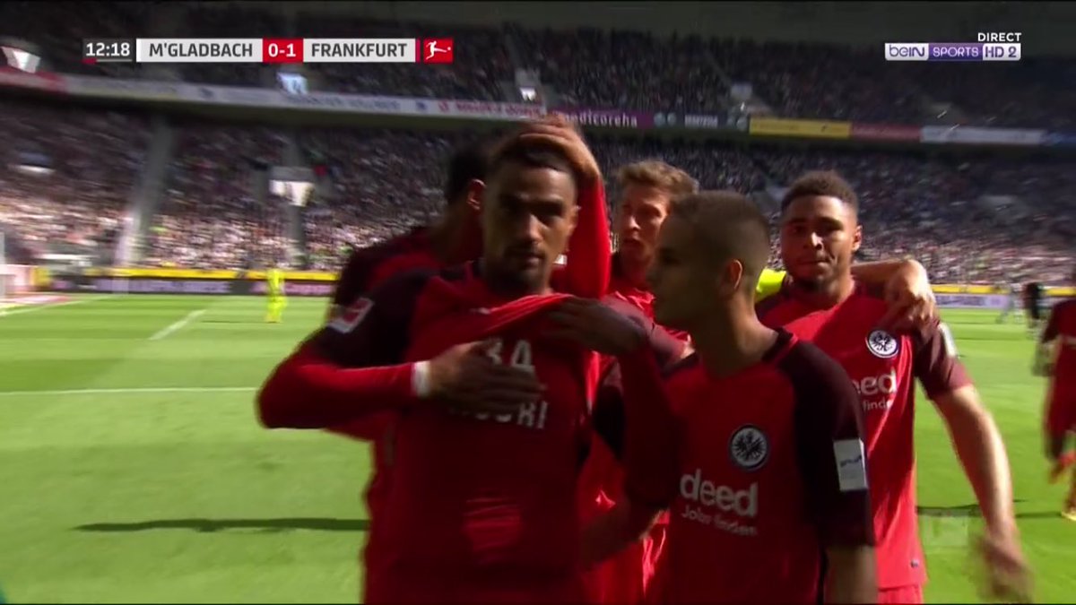 ActuFoot_'s tweet photo. Kevin Prince Boateng, buteur face à M'Gladbach, dédicace son but à Abdelhak Nouri. https://t.co/cDGyMWVvFN