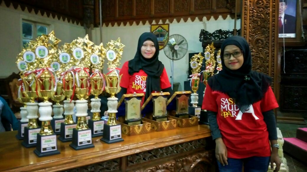 <a href="/PajakJateng1/">#PajakKitaUntukKita</a> @Denhasan1 <a href="/UungEka/">Eka Damayanti</a> <a href="/Stakof/">Rumail Abbas (ꦫꦸꦩꦻꦭ꧀ ꦄꦧ꧀ꦧꦱ꧀)</a> <a href="/PestaBaratan/">Lembayung Production</a> <a href="/PajakMania/">PajakMania</a> <a href="/dusone/">yy</a> <a href="/pandupajak/">#LiterasiFinancial</a> <a href="/VisitJepara/">#DiJeparaAja</a> <a href="/endaryono/">#DirumahAja</a> <a href="/JsbJepara/">cj 🤍܁ᅠᅠᅠᅠᅠᅠᅠᅠᅠᅠᅠᅠᅠᅠᅠᅠᅠᅠᅠᅠᅠᅠᅠᅠᅠᅠᅠᅠᅠᅠᅠᅠᅠᅠᅠᅠᅠᅠᅠᅠᅠᅠᅠᅠ</a> @prabusaktiid @hdiankristiandi <a href="/yovieyola/">Yovieta Lola</a> <a href="/rlisafm/">R-lisa FM Jepara</a> @LaskarPuisi @jblogcom <a href="/Susierna/">Penutur Perempuan</a> <a href="/jeparakabgoid/">Pemkab Jepara</a> <a href="/JatengTwit/">Jateng Twit</a> <a href="/ILoveJepara/">I ♥ Jepara</a> <a href="/HMJA_UNISNU/">HMJA UNISNU JEPARA</a> <a href="/Jeparapedia/">Jeparapedia</a> <a href="/JeparaHariIni/">Jepara Hari Ini</a> <a href="/ganjarpranowo/">Ganjar Pranowo</a> <a href="/unisnujepara/">UNISNU JEPARA</a> <a href="/DitjenPajakRI/">#PajakKitaUntukKita</a> <a href="/KemenkeuRI/">#UangKita</a> <a href="/humasjateng/">Humas Jateng</a> <a href="/PIDPolresJepara/">HUMAS POLRES JEPARA</a> <a href="/marzuqijepara/">Ahmad Marzuqi</a> <a href="/kushartoto011/">t0t0k</a> <a href="/Rumah_Belalang/">RumahBelajar Ilalang</a> <a href="/noegeese/">#西安洗浴 #西安桑拿 #西安上门 #西安海选 #西安会所 #西安高端 #西安资源 #西安水磨</a> <a href="/kring_pajak/">#PajakKitaUntukKita</a> <a href="/ISuwandio/">Irawan Suwandio</a> <a href="/aniwinn/">Ana</a> Dalam agenda kali ini @KPPJepara turut memberikan apresiasi bagi keluarga Sdr. #UdiDec serta pemenang pilihan Lomba Puisi #HPI2017