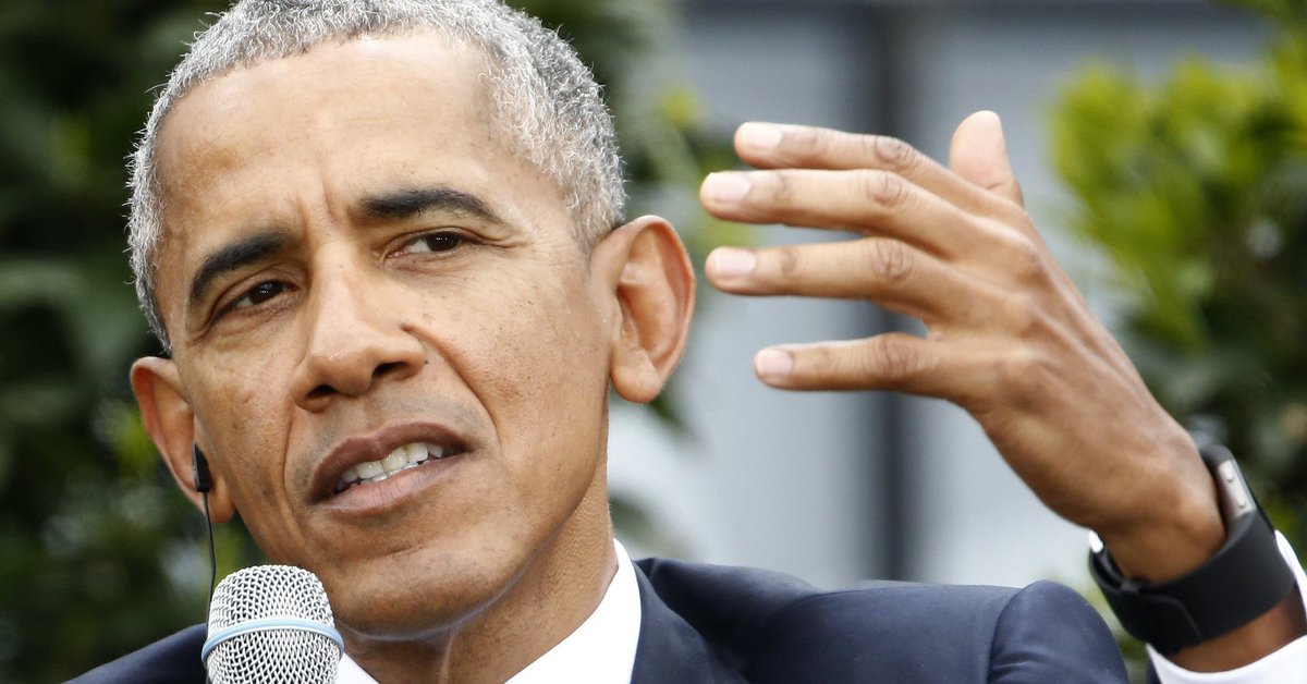 HuffPost's tweet photo. When the new school year starts and your sub teacher is Barack Obama https://t.co/h0utPGGbSt https://t.co/YjI1IvzDJU