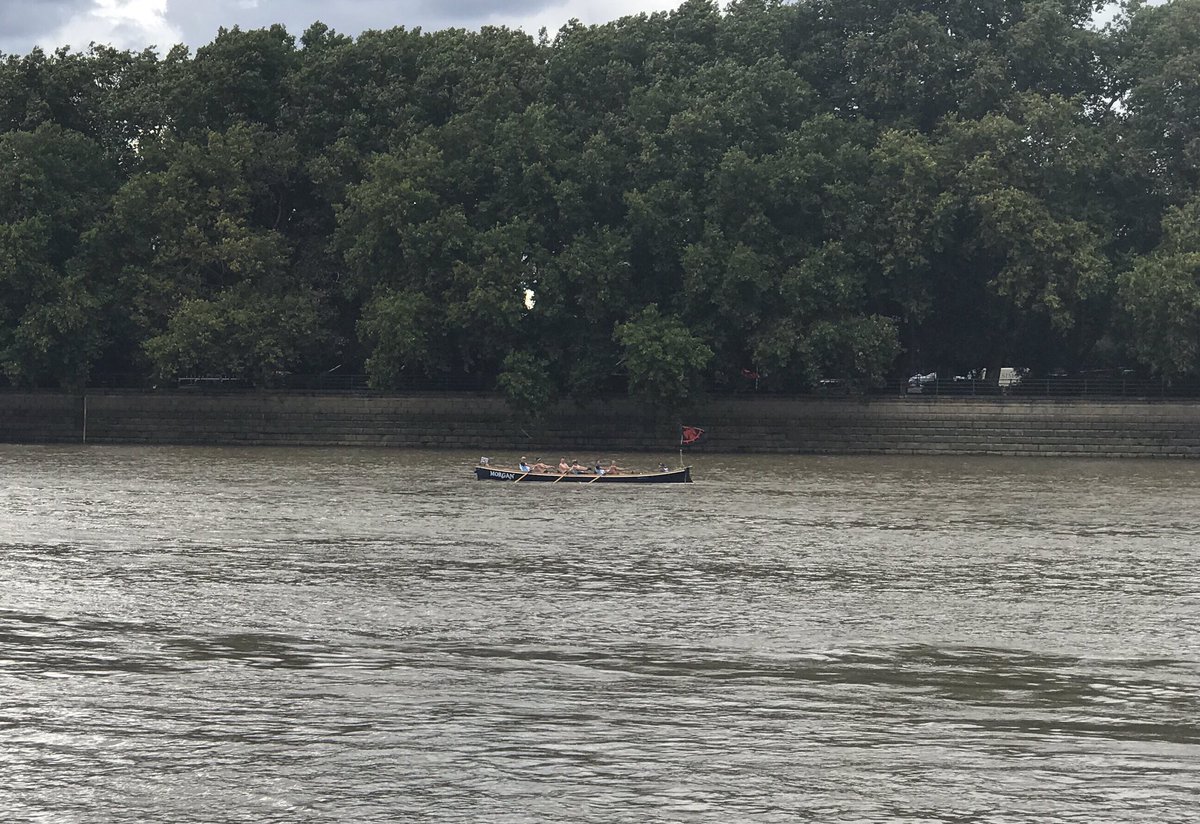 First gig past Putney Bridge for the London Great River Race 2017 #gigrowing #LondonGreatRiverRace