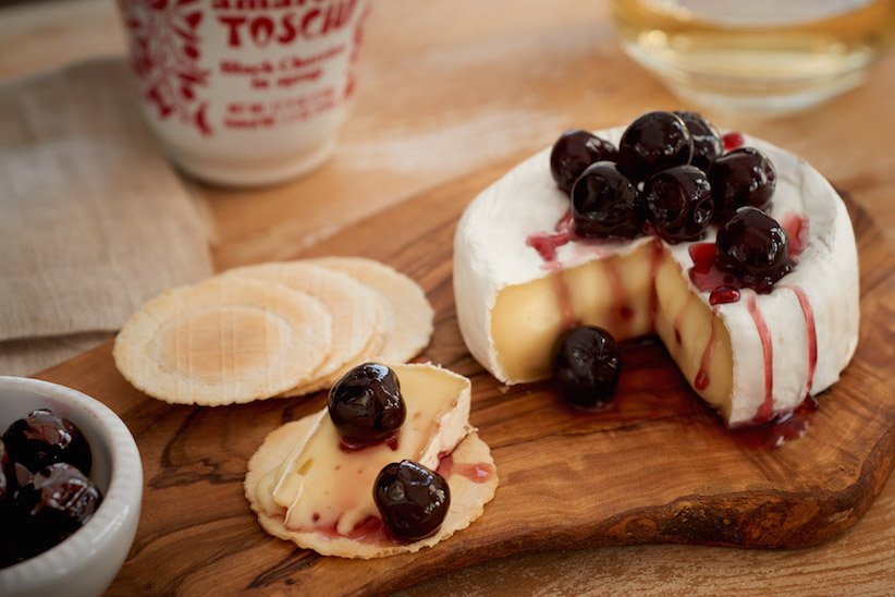4 amazing Canadian cheeses on our radar this month ow.ly/1uWS30eXEaR <a href="/qcheeseinc/">qualitycheese</a> <a href="/sueriedl/">sueriedl</a>