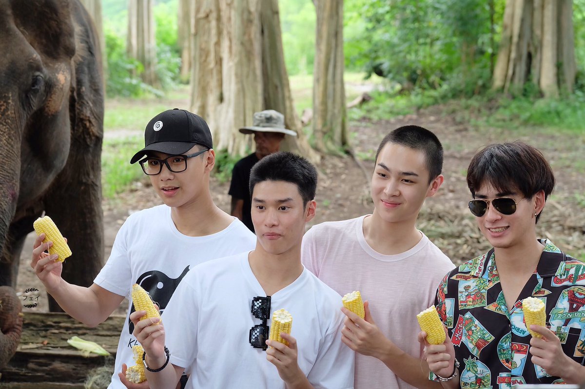 BoomKrittapak's tweet photo. พวกเราแก๊งข้าวโพดดิบ ขอขอบพระคุณทุกคนในวันนี้ ที่มาร่วมทริปกันนะคับ 😝😁👌🏻👈🏻 @peakpeemapol @ohmpawatt @ImerbSittiwat @hickyann @PaatyJira https://t.co/eOZS9FxJ3M