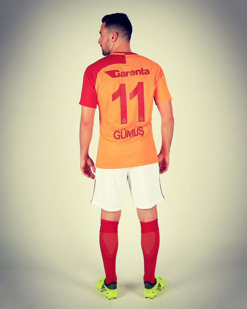 sinanguemues18's tweet photo. #11ver @Podolski10 https://t.co/gv253nMKDM