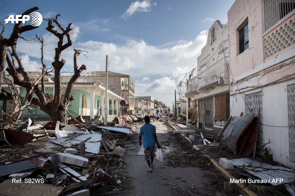 afpfr's tweet photo. "Il nous reste 12 bouteilles d'eau pour trois" : après Irma et avant José, course contre la montre aux Antilles https://t.co/L7QF1nrhpz #AFP https://t.co/e5nYIQapkM