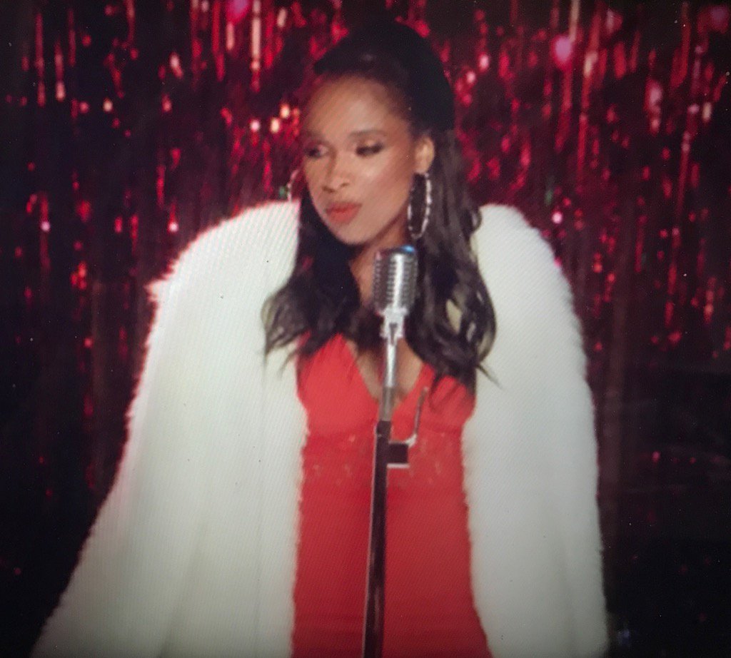 HelenYarmakIntl's tweet photo. @IAMJHUD wears @HelenYarmakIntl white fox on The Voice. https://t.co/ozRVre7Hg9