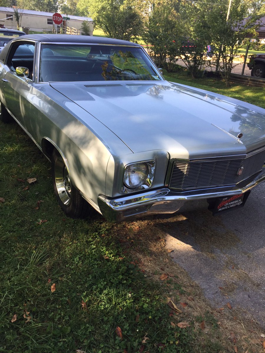AlanMahaffey's tweet photo. My ride for the day. 71 Monte Carlo. #oldschool #vintage #paradecar #crankwindows https://t.co/oyfWbTY0V8