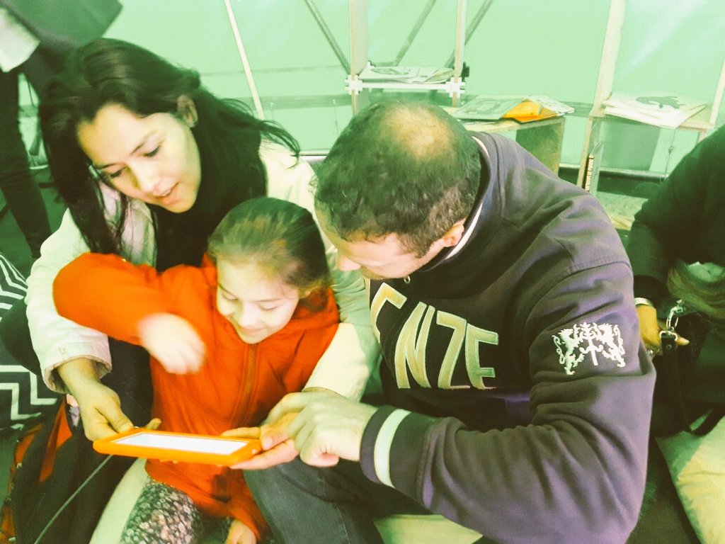 CulturaMuni's tweet photo. #Ahora familias disfrutando en la biblioteca digital #TocaTeca #DomoDigital Vení a la #FLC2017 https://t.co/UmX5beJdpZ