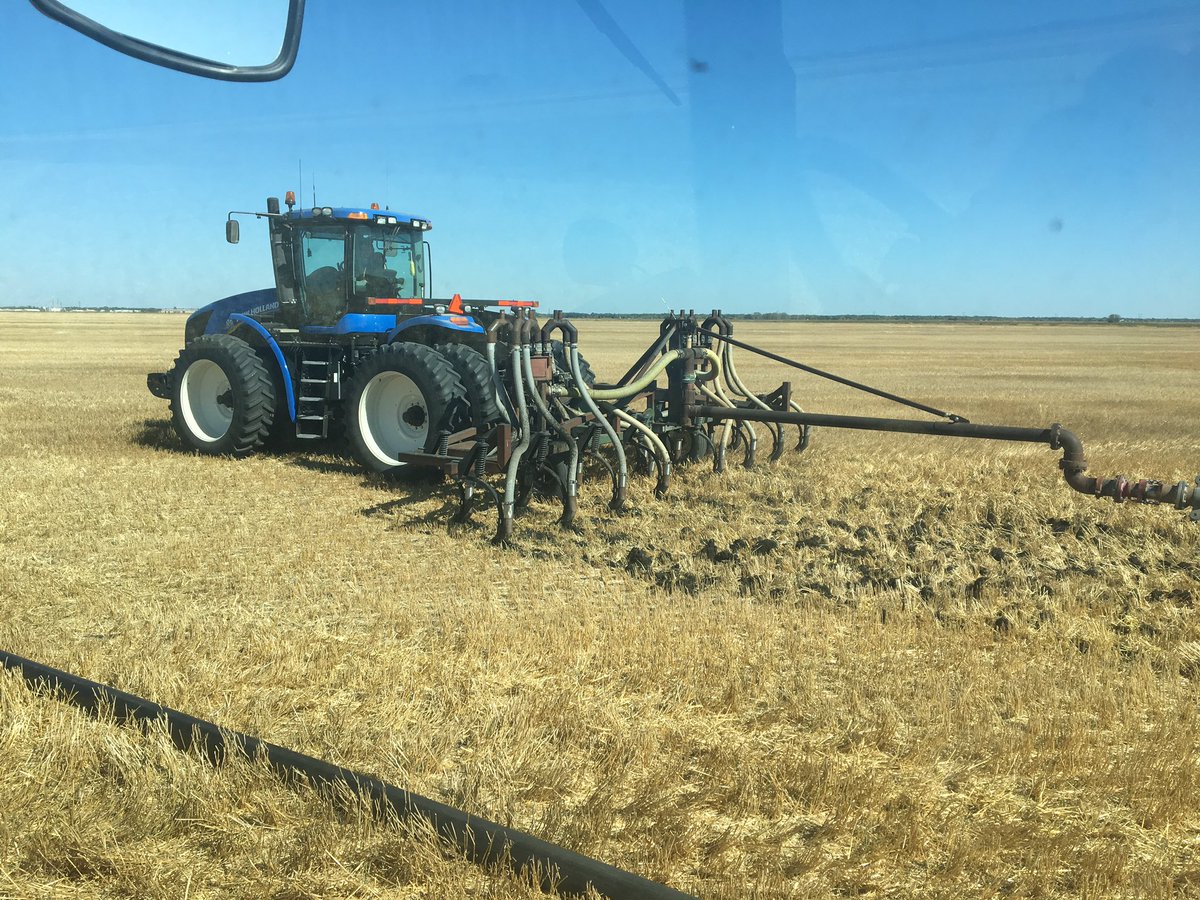 Jeffsand1984's tweet photo. Getting ready for #L140p #@Bayer4CropsCA #@hamsMarketing nothing like a natural fertilizer https://t.co/UfBaqIEnop