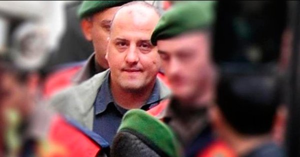 FakirElmaCom's tweet photo. Tutuklu gazeteci Ahmet Şık’a Raif Bedevi Cesur Gazeteciler Ödülü
https://t.co/CLqau6Ts59 https://t.co/Ynl09oisjV