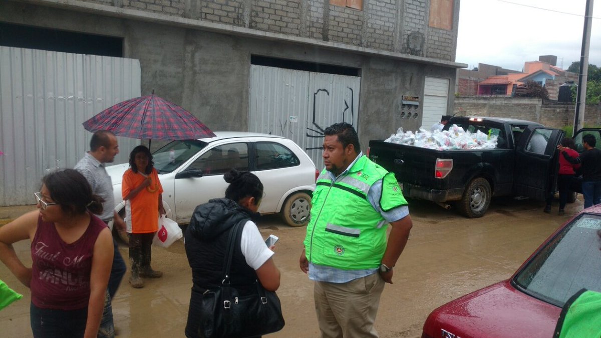 CEPCyGR_GobOax's tweet photo. En Santa Cruz Amilpas realizamos recorridos de apoyo a la población por afectaciones de lluvia #Oaxaca https://t.co/3arjKnCSRi