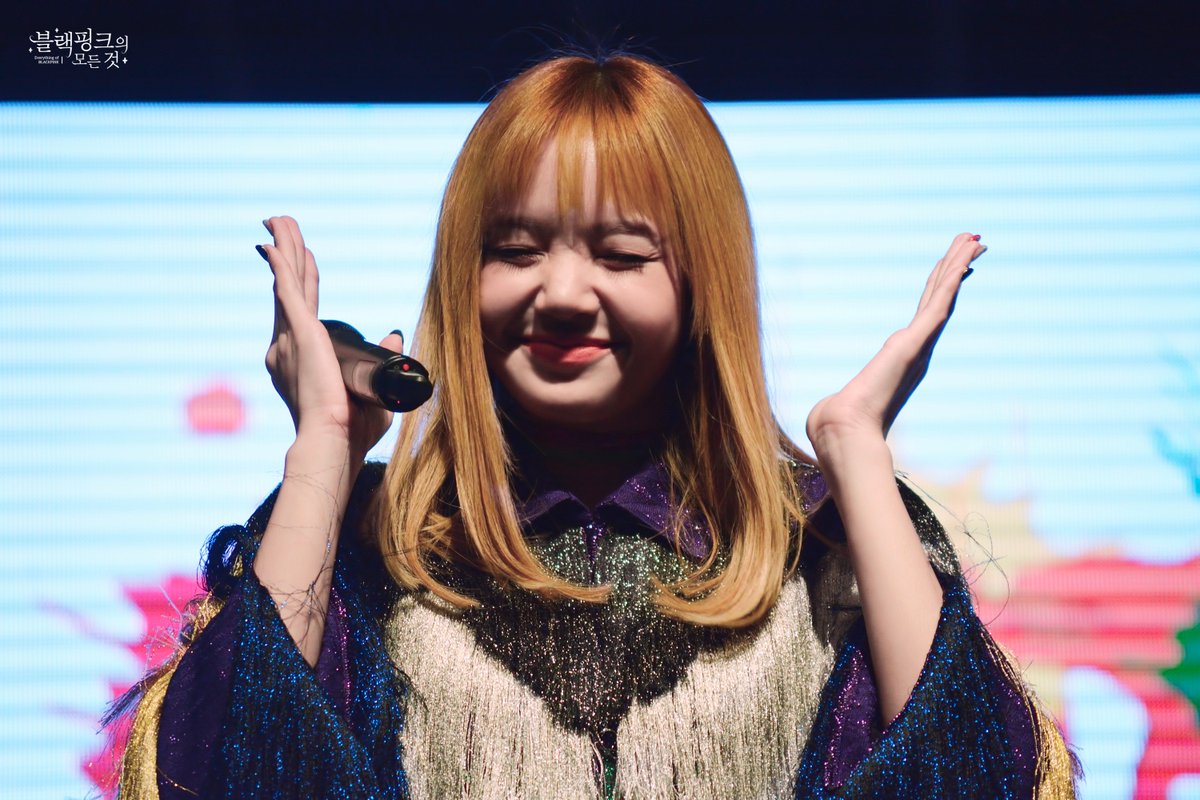 poopheyy's tweet photo. Lisa's YIHI 🙉 is such a hit that even a webtoon called 'Skill' (스킬) featured it in the 28th chapter of its comic 😂😂 https://t.co/SIIHWeiHtw
