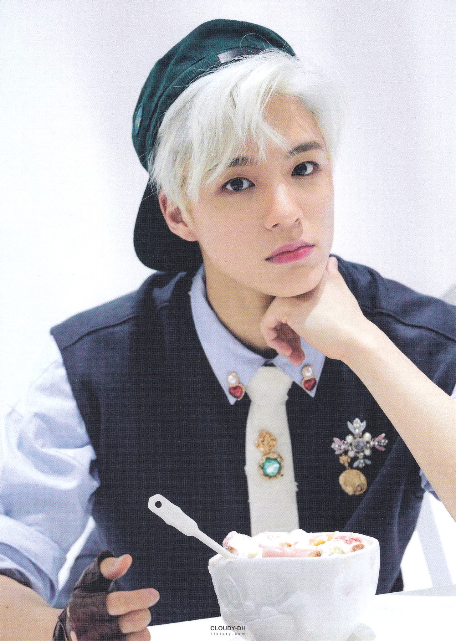 흐린 on Twitter: "#NCT #NCT_DREAM #제노 #JENO #WeYoung 위영 엽서 세트 스캔 https