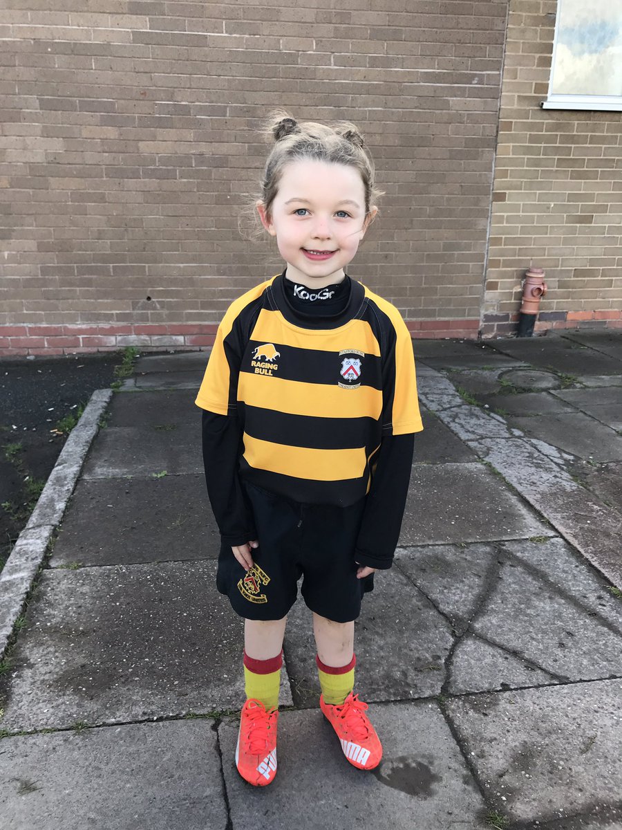 Stafford_RUFC's tweet photo. Stafford Roses up and running. Next session in two weeks 💛🖤 #oneclub #thisgirlcan https://t.co/2aA3CPavEY