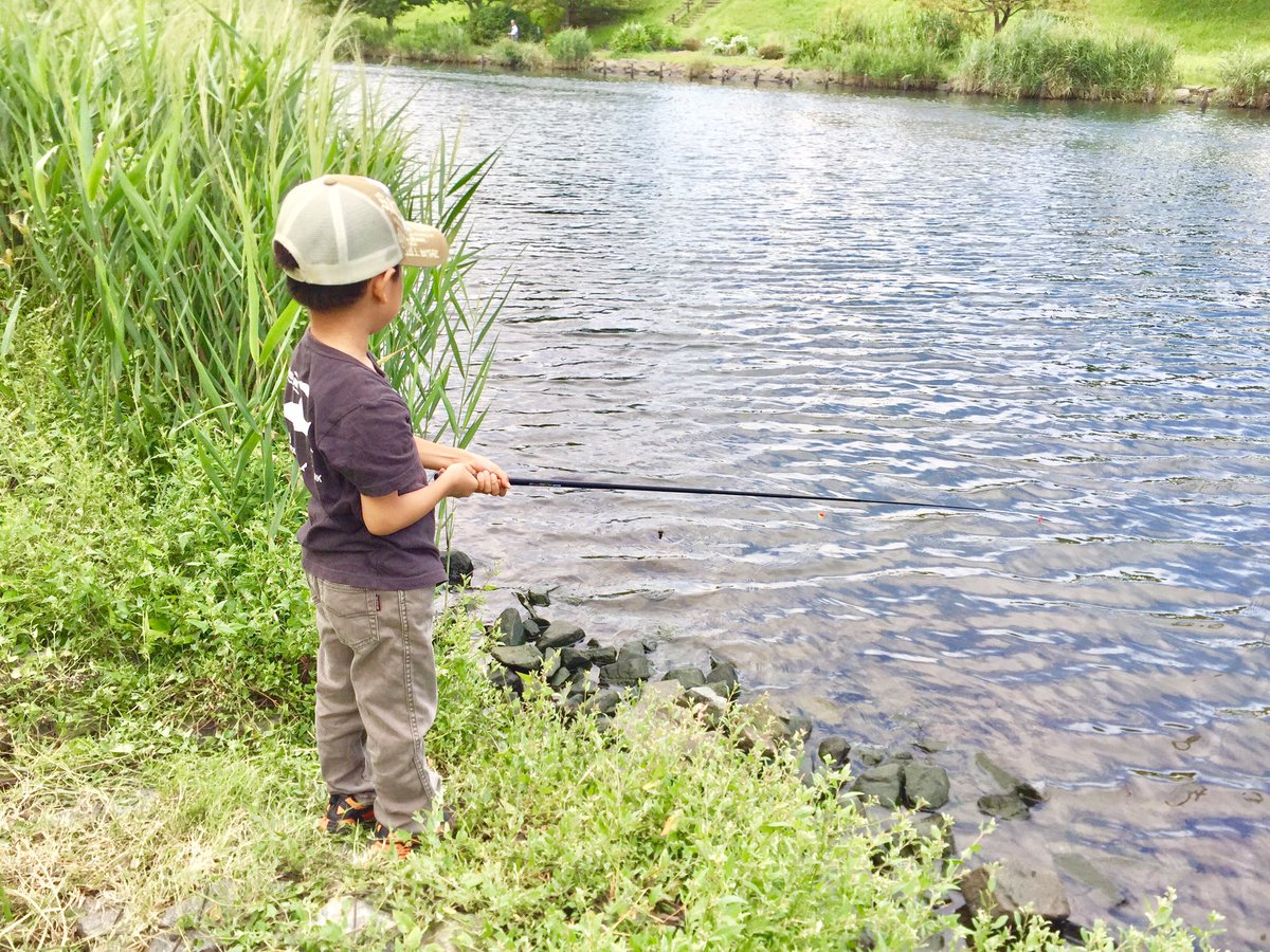 Hirokazu I Twitterissa マンション前の旧中川で息子とハゼ釣り 息子はスタンダードなジャリメを餌にウキ釣り 私はハゼクランク ルアーを追いかけてくるもののバイトに至らない フックを小型に変更し改善されたけれど 本日の釣果の殆どは息子のもの 釣れた