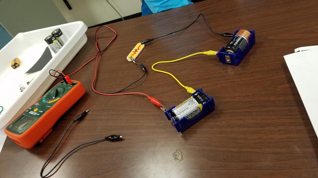 tiffymitso's tweet photo. Circuits &amp; motors! @WJMitchellES 
I can't do this.....YET! https://t.co/bakjDbnZpm
