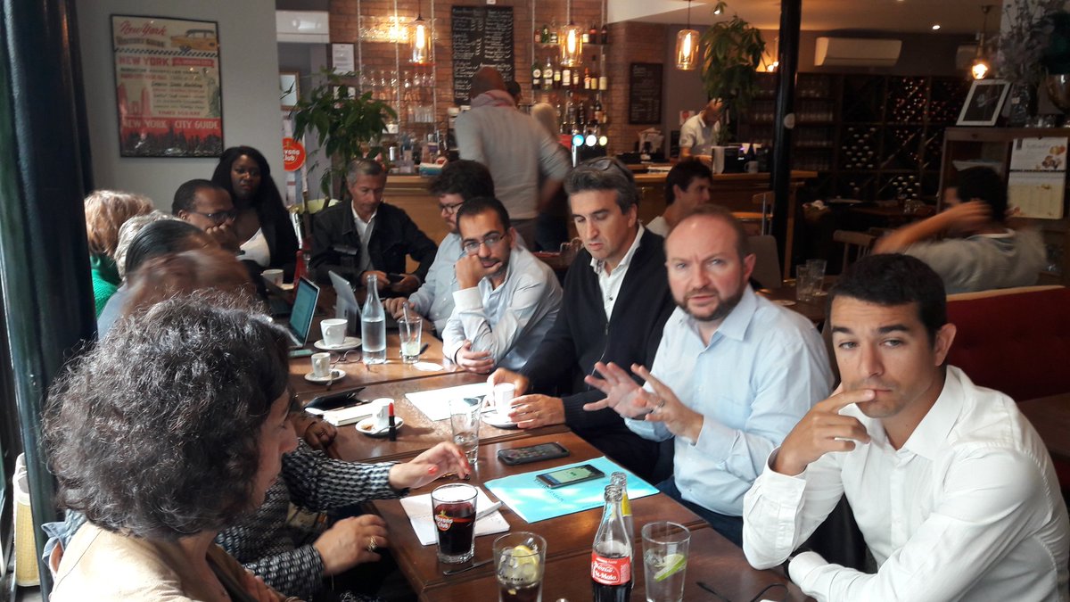 LREMParis_Senat's tweet photo. Réunion de travail pour les #senatoriales2017.Rendez vous lundi et jeudi pour nos événements. https://t.co/7GK2RyXlYD