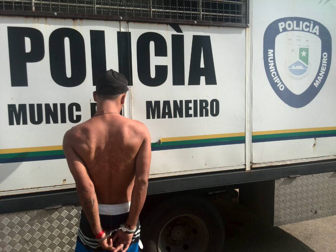 POLICIA DE MANEIRO tweet media