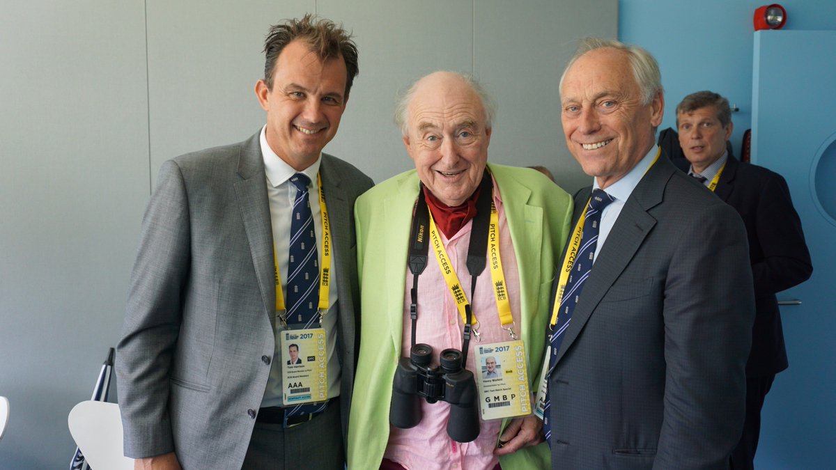 bbctms's tweet photo. A visit for @blowersh from ECB Chairman Colin Graves and CEO Tom Harrison.
Not long until his final spell...
https://t.co/YB1FzwaqAs https://t.co/0DyiZqychh