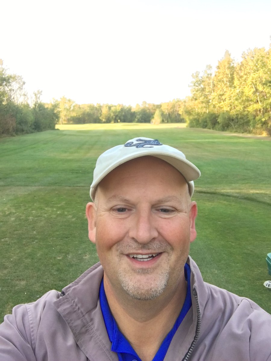 RandolphMacLEAN's tweet photo. Starting the day on the tee, gotta love it. #peanutbutter #thebiglembowski #10thtee #HGC @TylerABieber @TSN_Sports https://t.co/oEs3cxhIyT